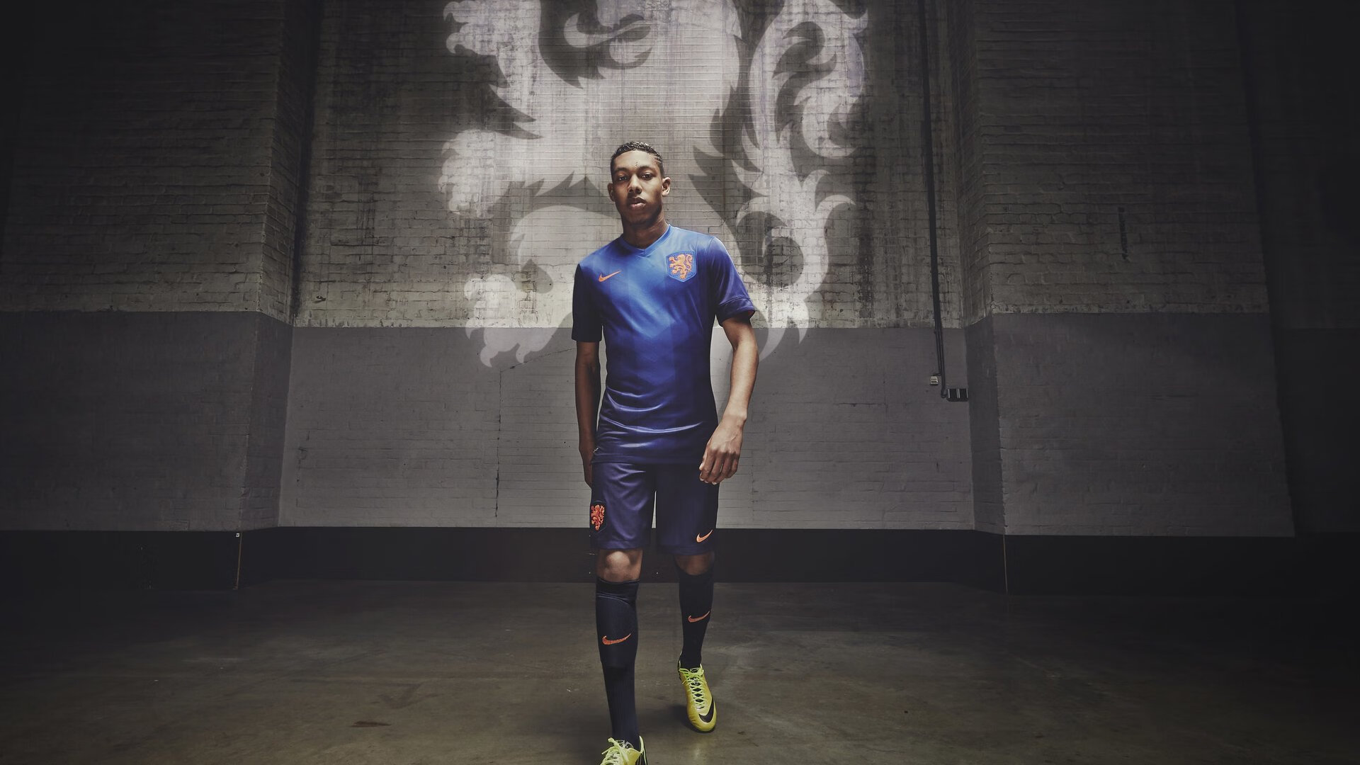 全国范围推广足球运动科普教育，增强青少年的运动意识，青少年足球推广方案