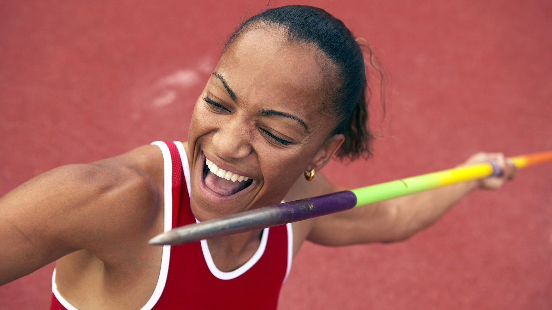 爱游戏娱乐-凯琳·科贝特刷新个人最佳成绩引关注，凯特琳菲贝